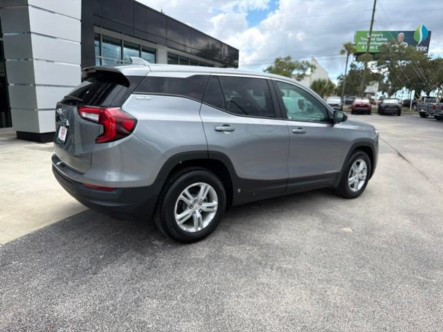 Used 2023 GMC Terrain SLE FWD image 9