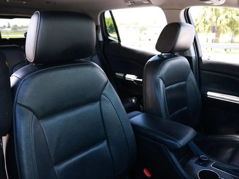 Used 2019 GMC Acadia SLT FWD image 16
