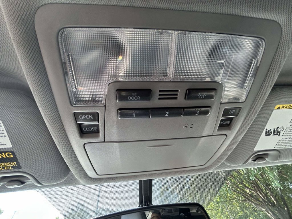 Used 2015 Toyota Highlander Limited FWD image 19