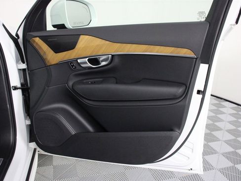 Certified 2024 Volvo XC90 T8 Plus w/ Protection Package Premier image 21