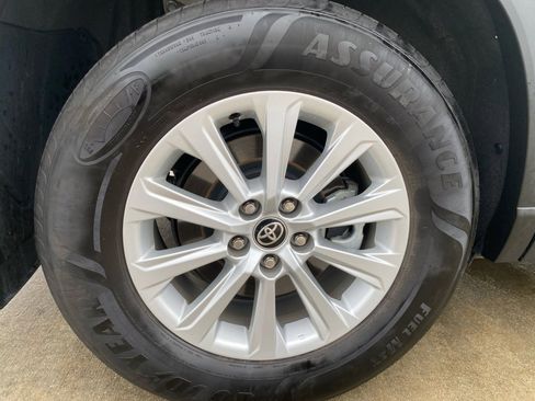 Used 2024 Toyota Grand Highlander XLE image 26