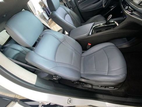 Used 2020 Buick Enclave Essence FWD image 15