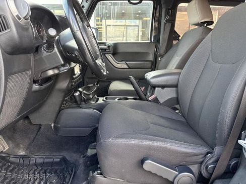 Used 2017 Jeep Wrangler Sport AWD/4WD image 4