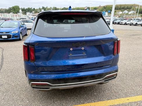 Used 2023 Kia Sorento S w/ Panoramic Sunroof Package FWD image 7