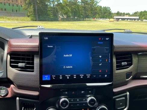 Used 2024 Ford Expedition Limited AWD/4WD image 17