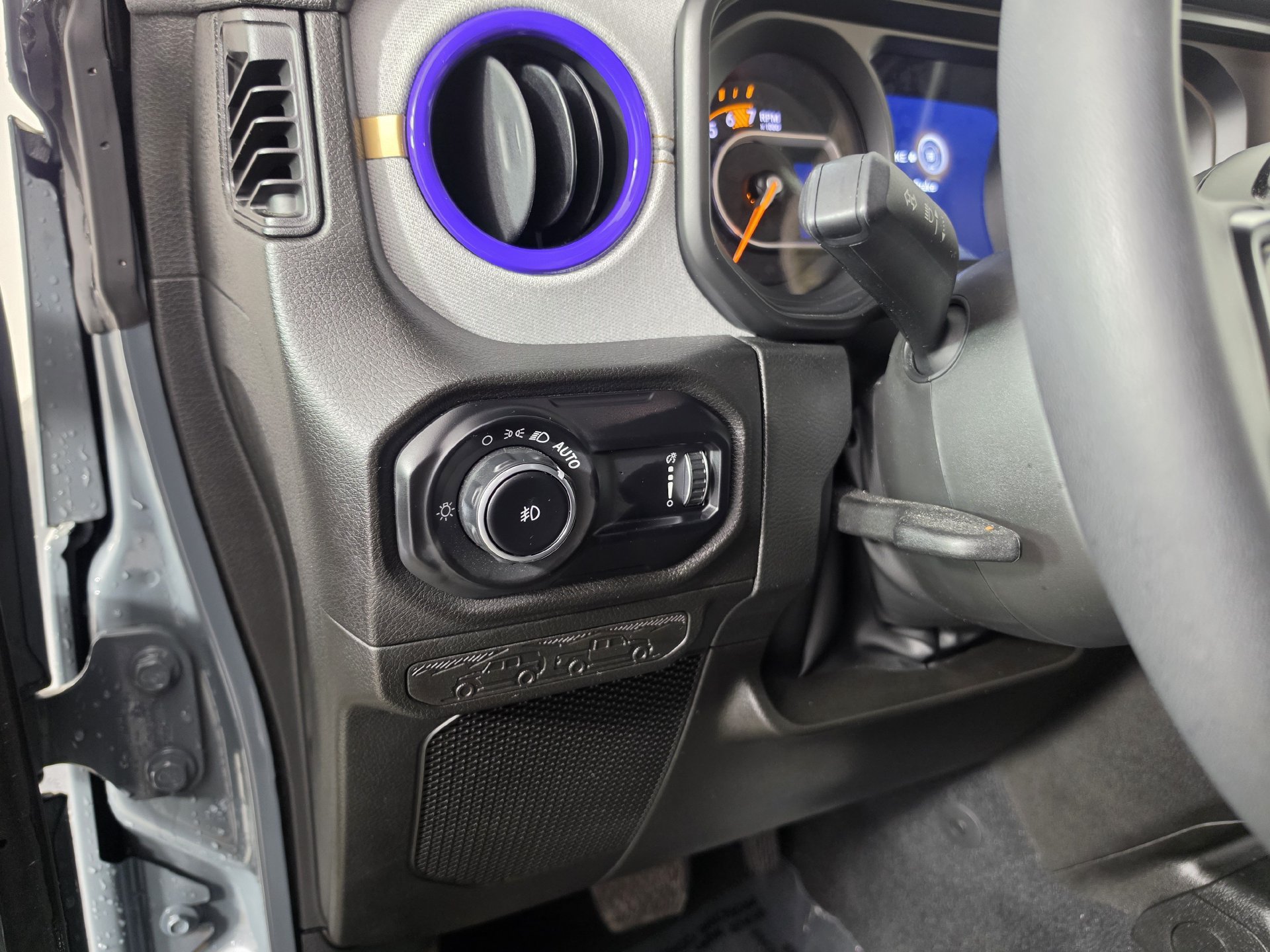 Used 2024 Jeep Wrangler Unlimited Sport AWD/4WD image 7