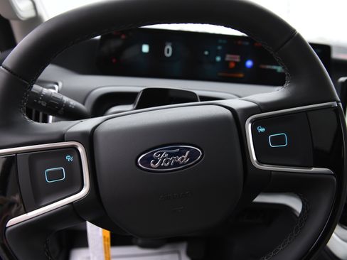 New 2025 Ford Expedition Platinum w/ Driver's Package image 35