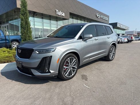 Used 2024 Cadillac XT6 Sport w/ Technology Package AWD/4WD image 2
