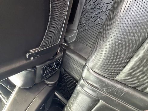 Used 2015 Jeep Grand Cherokee Limited w/ Luxury Group II image 32