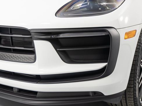 Certified 2025 Porsche Macan image 14