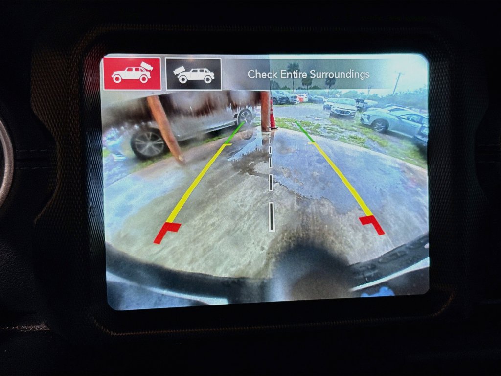 Used 2022 Jeep Wrangler Unlimited Rubicon 4xe w/ Cold Weather Group AWD/4WD image 15