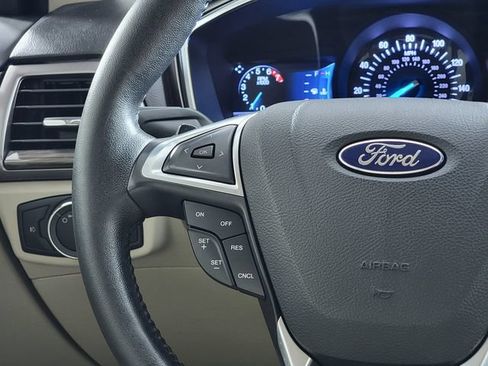 Used 2017 Ford Fusion SE w/ Fusion SE Technology Package FWD image 26