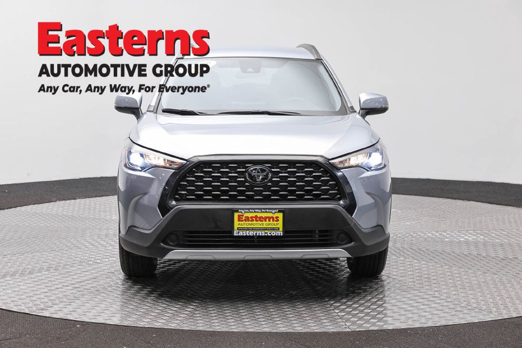 Used 2022 Toyota Corolla Cross LE AWD/4WD image 4