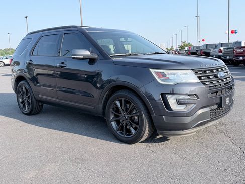Used 2017 Ford Explorer XLT w/ Equipment Group 202A FWD image 2