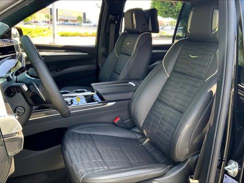 New 2026 Cadillac Escalade ESV V w/ LPO, ONYX Package AWD/4WD image 9
