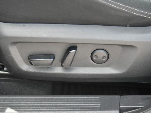 Used 2022 Nissan Rogue SV AWD/4WD image 17