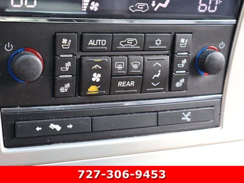 Used 2013 Cadillac Escalade ESV Platinum RWD image 30