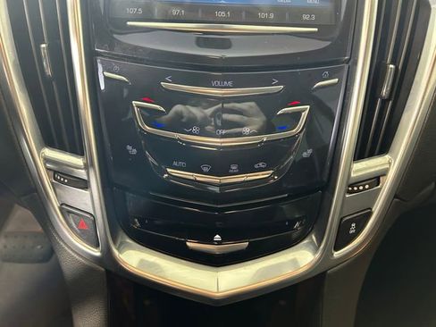 Used 2013 Cadillac SRX Luxury image 24