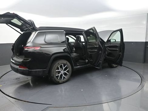 Used 2025 Jeep Grand Cherokee L Limited AWD/4WD image 36