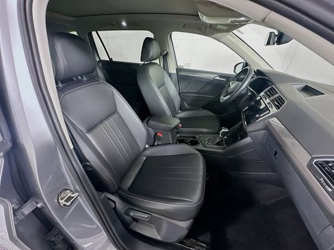 Used 2024 Volkswagen Tiguan SE image 32