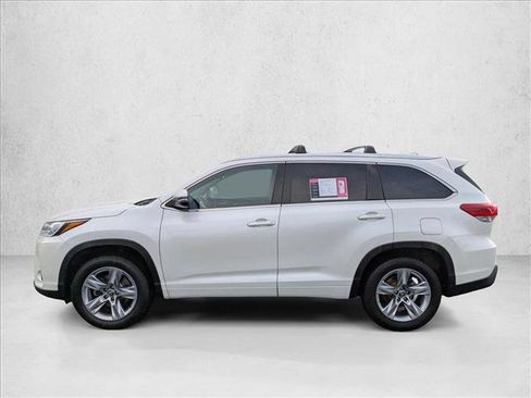 Used 2017 Toyota Highlander Limited image 9
