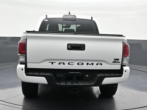Used 2022 Toyota Tacoma TRD Sport w/ Technology Package RWD image 4