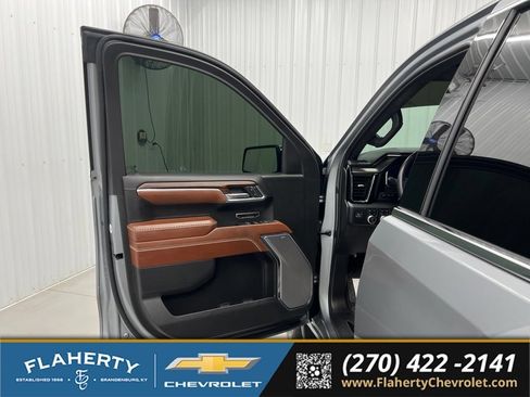 Used 2024 GMC Sierra 1500 Denali Ultimate AWD/4WD image 8