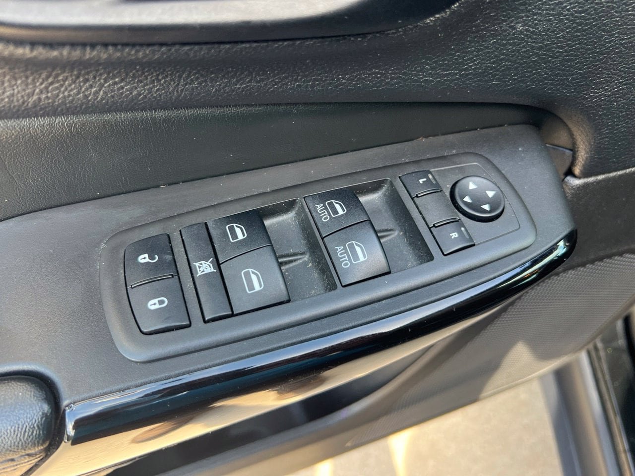 Used 2021 Jeep Cherokee Latitude Plus FWD image 15