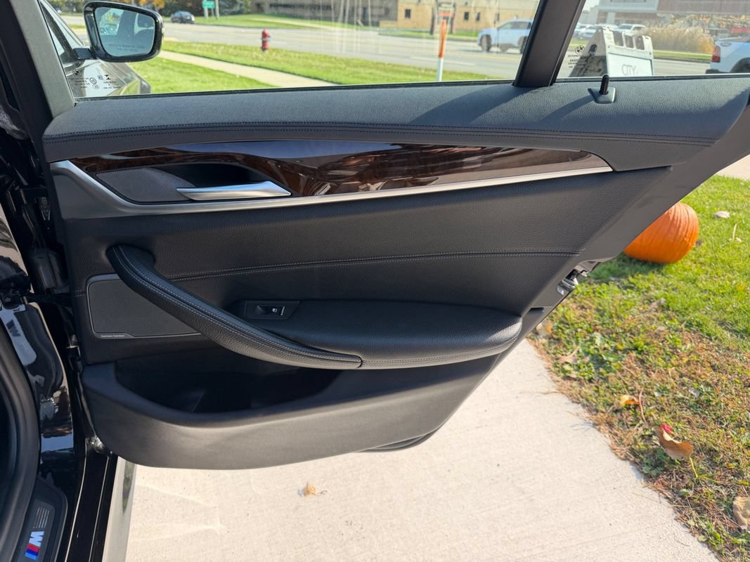 Used 2018 BMW M550i xDrive AWD/4WD image 29
