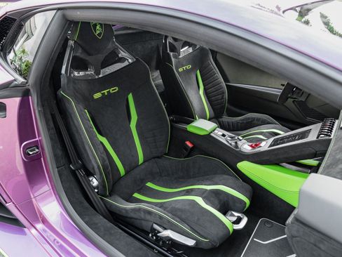 Used 2023 Lamborghini Huracan STO image 8