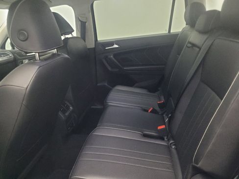 Used 2022 Volkswagen Tiguan SE FWD image 18