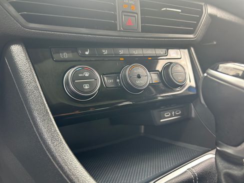 Used 2023 Volkswagen Jetta SE FWD image 12