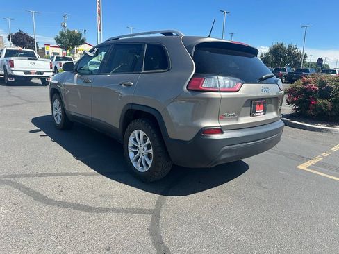 Used 2020 Jeep Cherokee Latitude AWD/4WD image 5