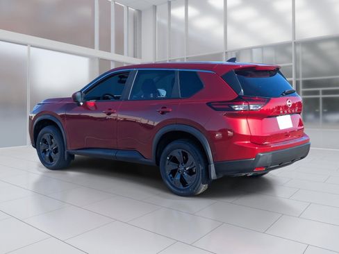 Used 2026 Nissan Rogue SV FWD image 3