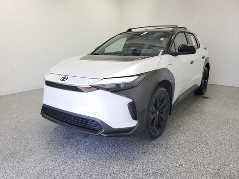 Certified 2025 Toyota bZ4X AWD image 2