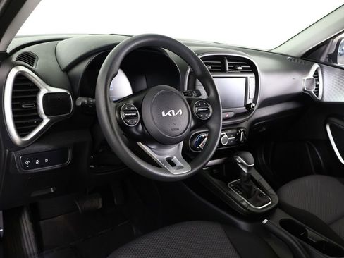 Used 2025 Kia Soul LX w/ LX Technology Package FWD image 25