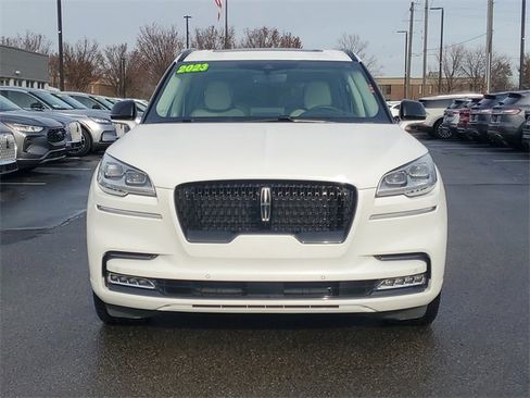 Used 2023 Lincoln Aviator Black Label w/ Jet Package image 2