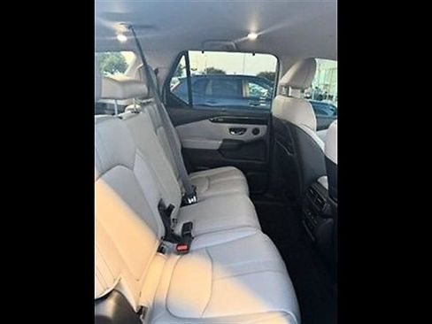 Used 2025 Honda Pilot EX-L image 4