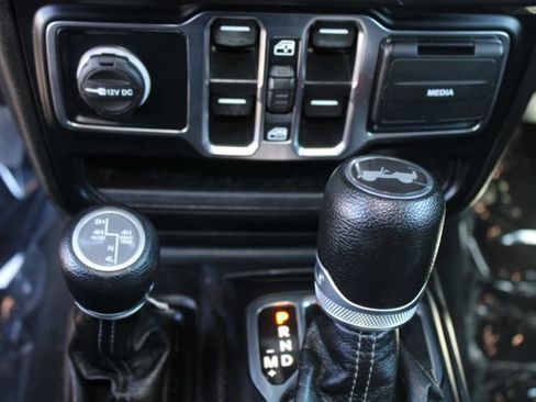 Used 2024 Jeep Wrangler Unlimited Sahara AWD/4WD image 34