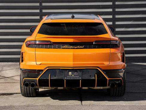 Used 2025 Lamborghini Urus SE image 14