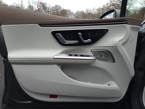 Used 2023 Mercedes-Benz EQE 350+ Sedan image 26