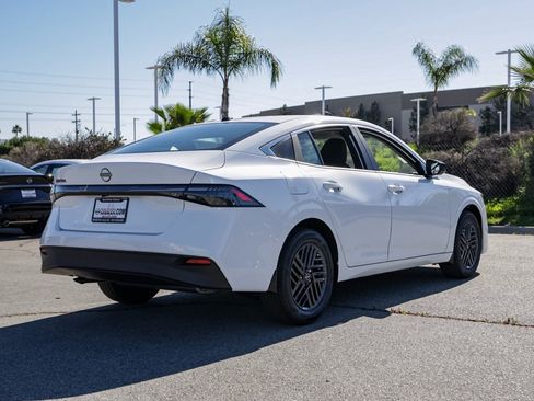 New 2026 Nissan Sentra SV image 4