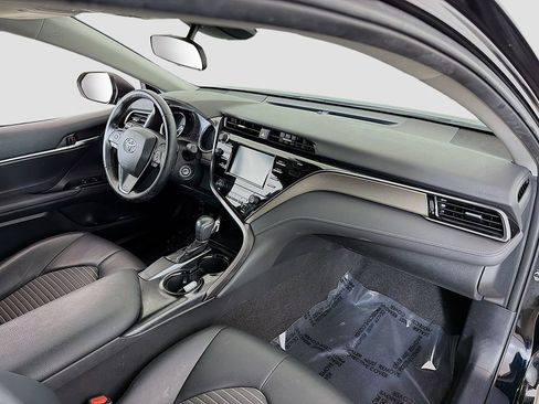 Used 2020 Toyota Camry SE image 16