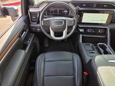 Used 2025 GMC Sierra 2500 Denali w/ Denali Reserve Package AWD/4WD image 17