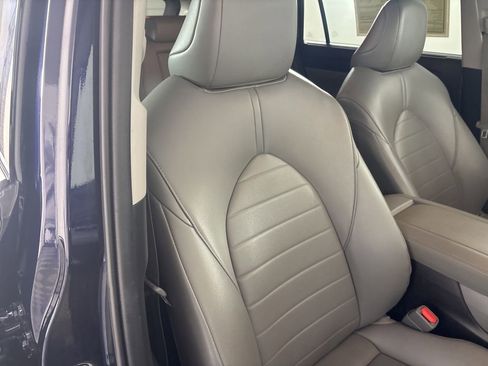 Used 2021 Toyota Highlander XLE image 29