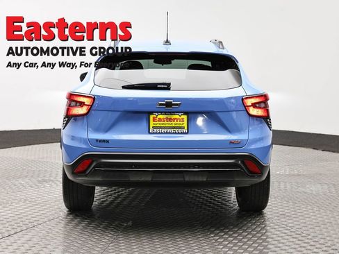 Used 2024 Chevrolet Trax RS w/ Driver Confidence Package FWD image 6