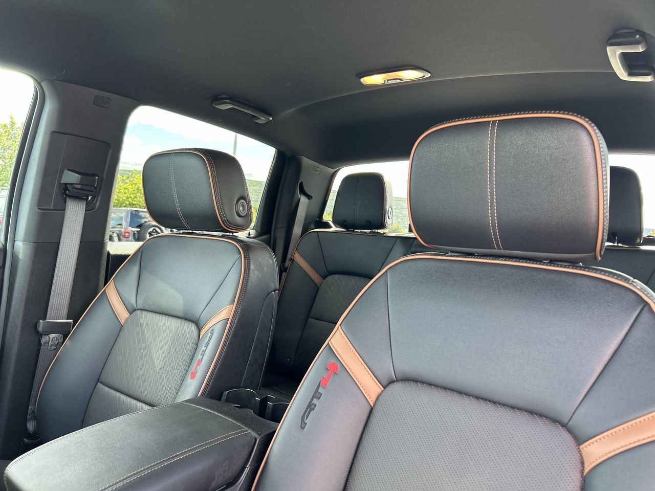Used 2024 GMC Canyon AT4 w/ AT4 Premium Package AWD/4WD image 23