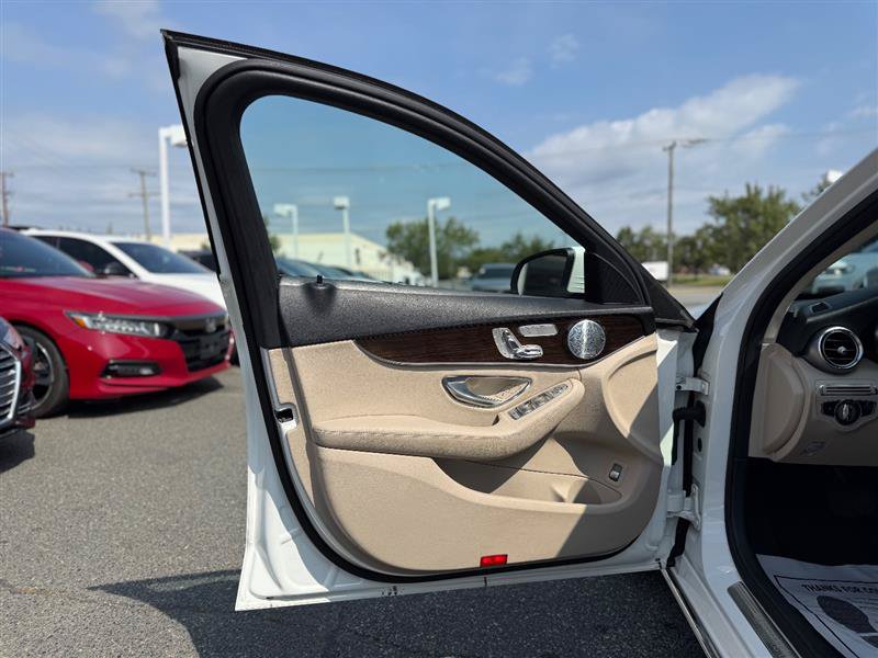 Used 2018 Mercedes-Benz C 300 4MATIC Sedan image 16