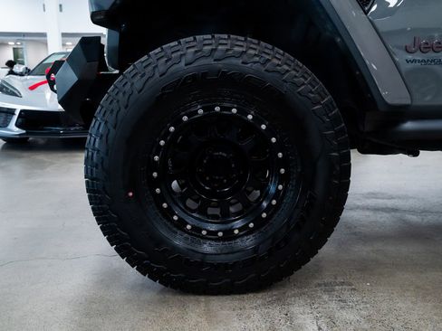 Used 2019 Jeep Wrangler Unlimited Rubicon w/ Dual Top Group AWD/4WD image 4