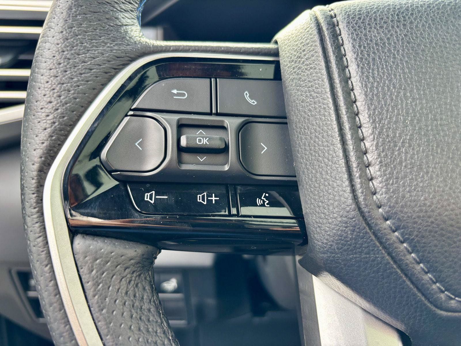 Used 2023 Toyota Sequoia Platinum AWD/4WD image 30